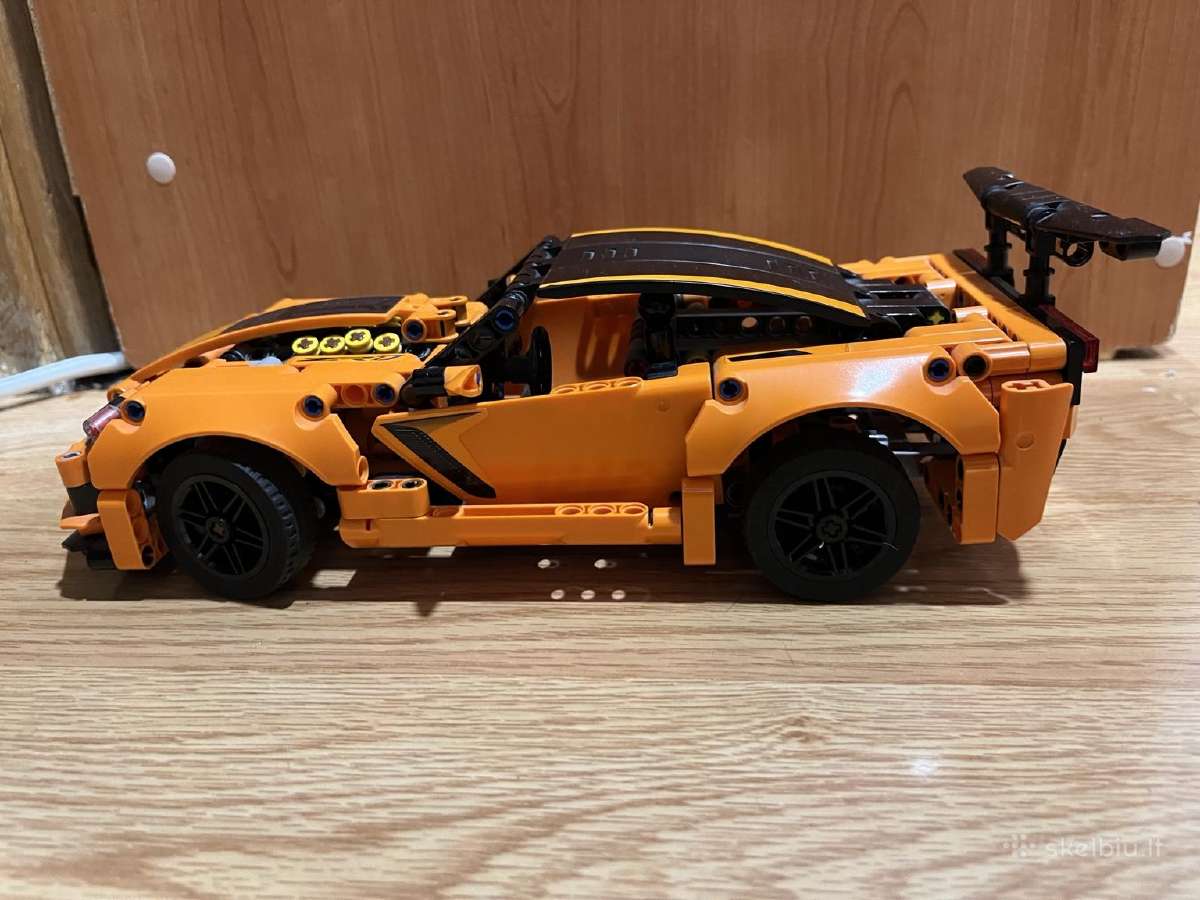 Lego Technic 42093 Chevrolet Corvette Zr1 - nuotraukos Nr. 2