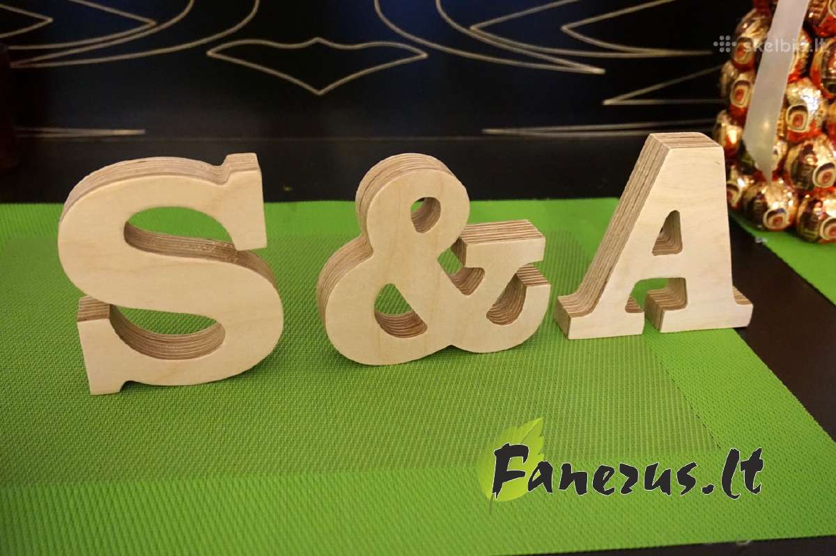 Pastatomos raidės