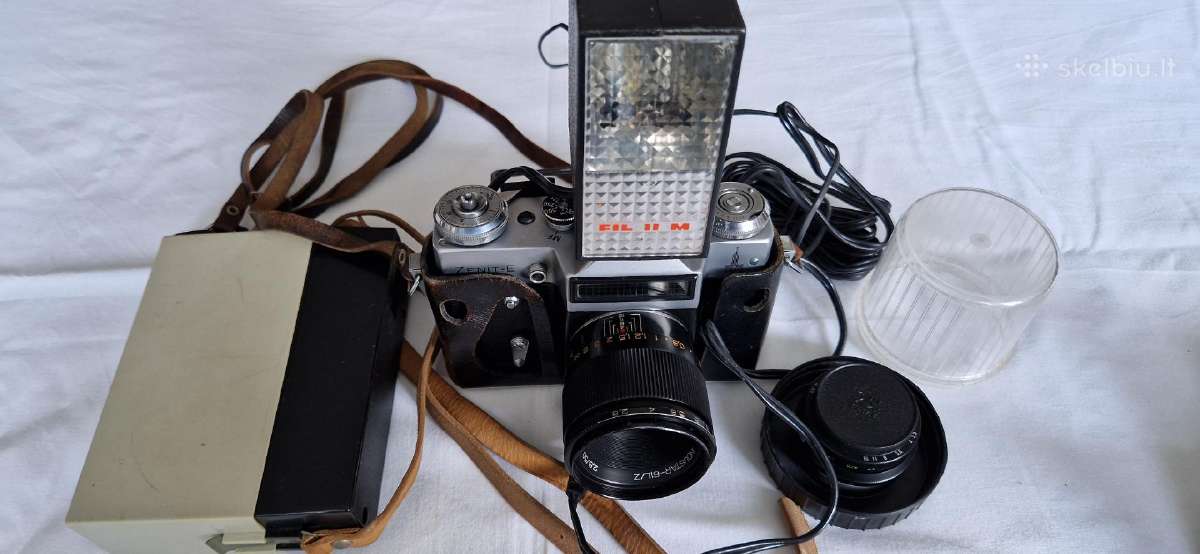 Fotoaparatas Zenit E su blykste bei pakroveju - nuotraukos Nr. 2