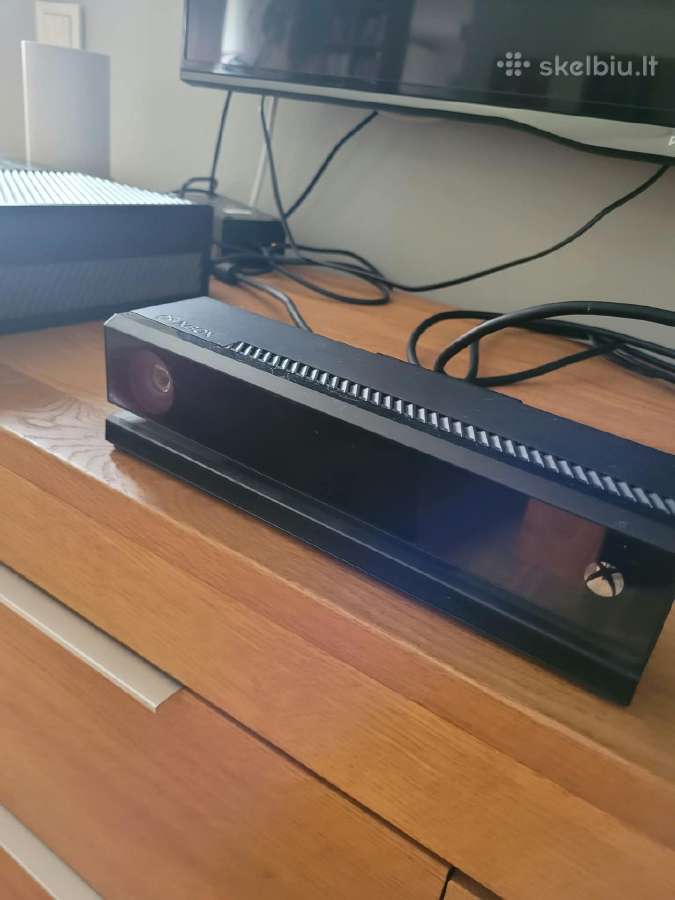 Xbox konsolė, su kinektu, pulteliais ir žaidimais - nuotraukos Nr. 3