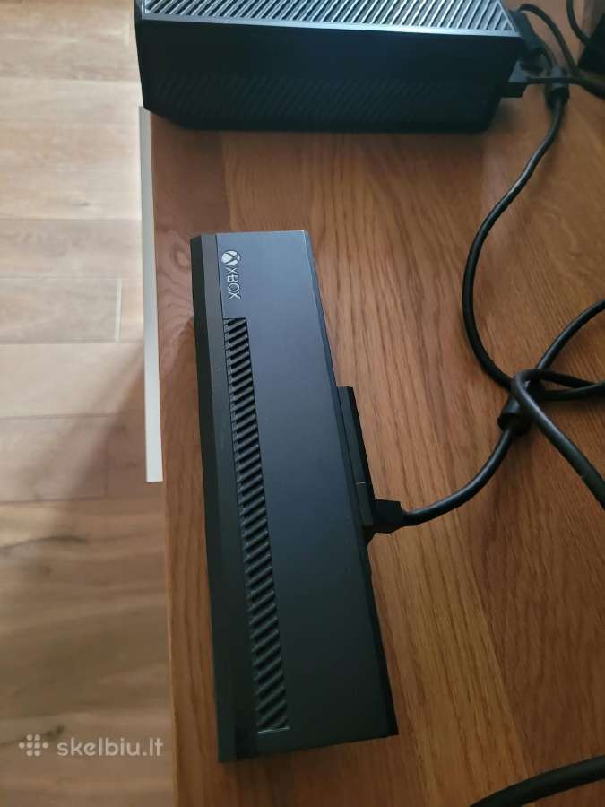 Xbox konsolė, su kinektu, pulteliais ir žaidimais - nuotraukos Nr. 4
