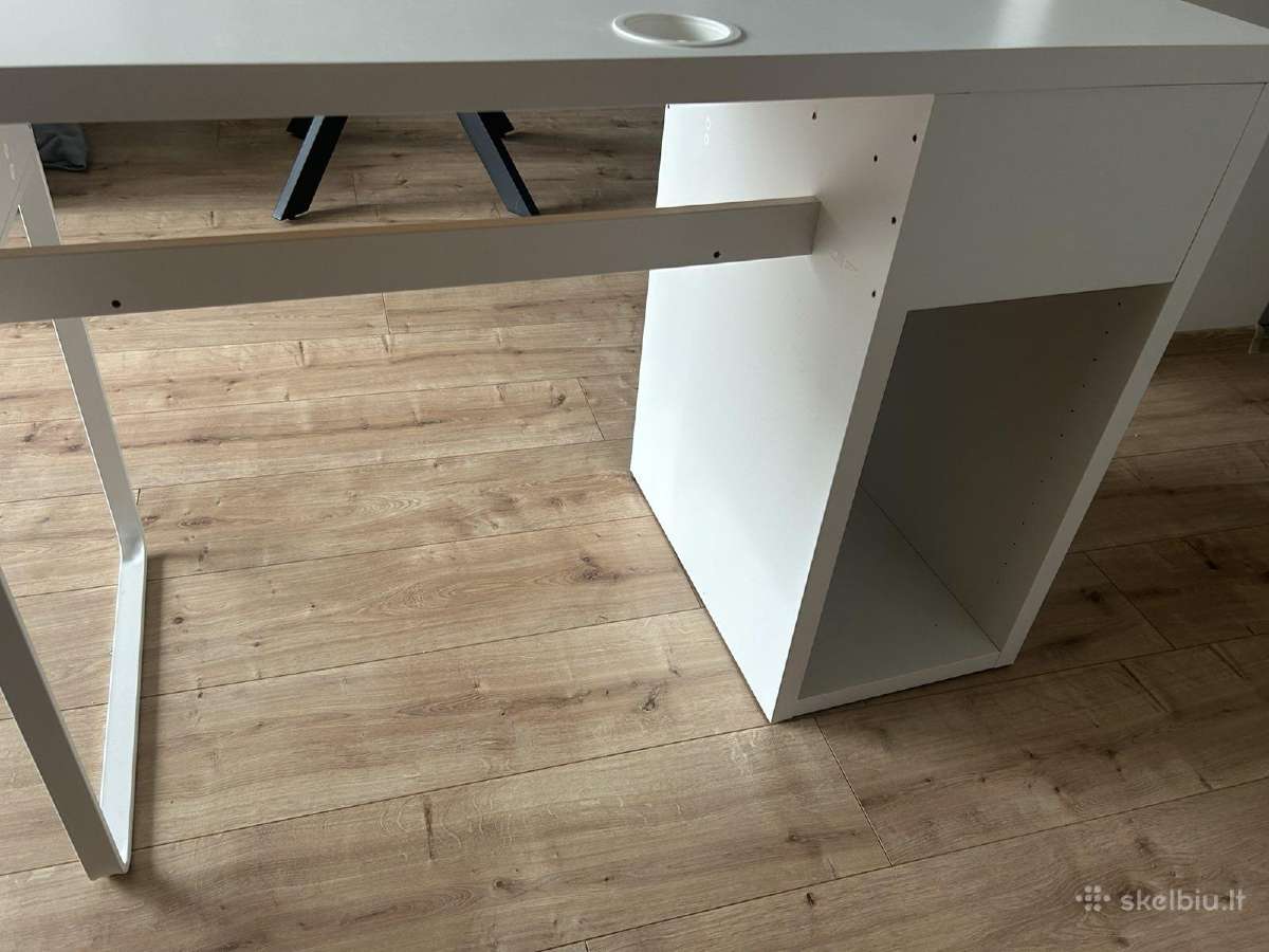 Darbo stalas - nuotraukos Nr. 2