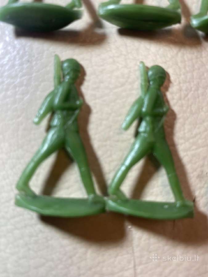 Kareiveliai tarybiniai plastmasiniai visi 5€ - nuotraukos Nr. 2