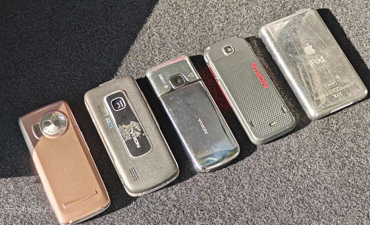 Seni telefonai - nuotraukos Nr. 2