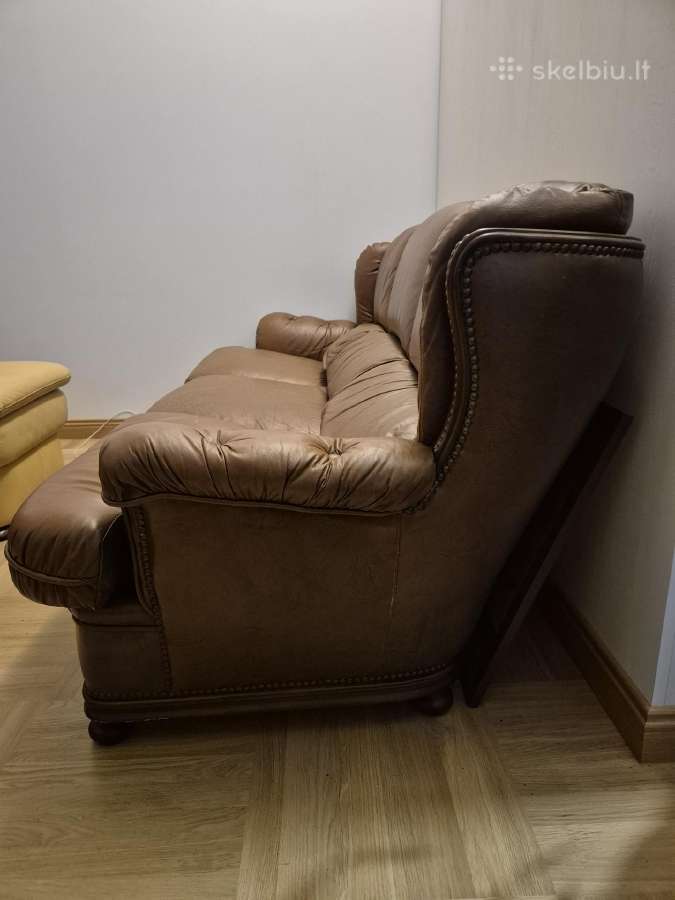 Odinė sofa ir pufas - nuotraukos Nr. 5