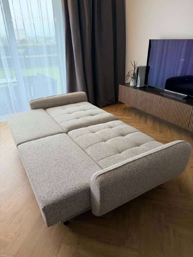 Graži, geros kokybės sofa lova su dviem pufais - nuotraukos Nr. 6