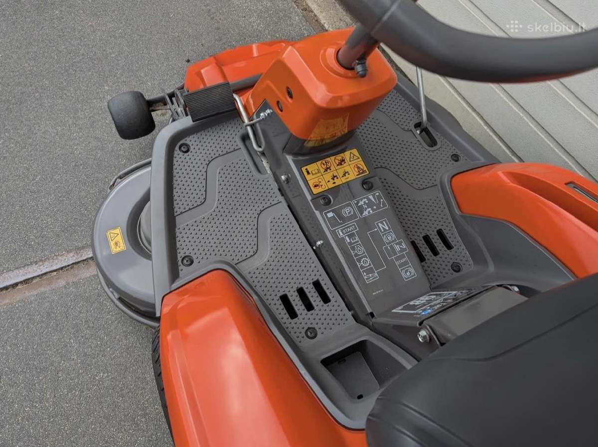 Sodo traktoriukas Husqvarna rider r214 T Awd - nuotraukos Nr. 4