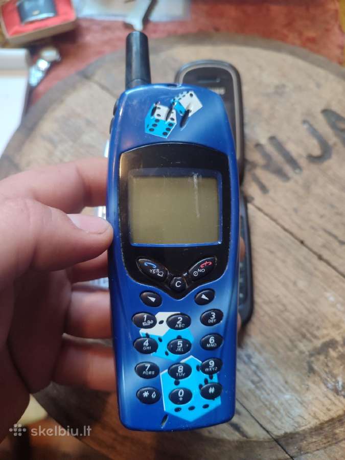 Seni mygtukiniai telefonai - nuotraukos Nr. 2