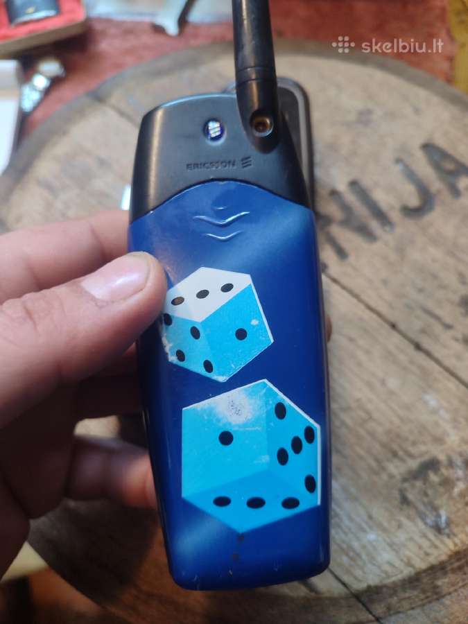 Seni mygtukiniai telefonai - nuotraukos Nr. 3