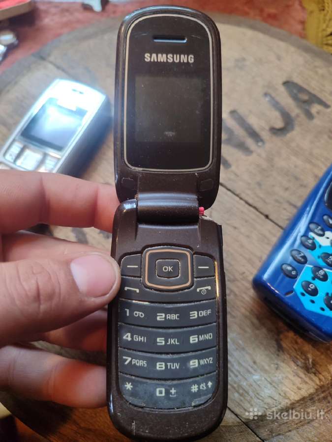 Seni mygtukiniai telefonai - nuotraukos Nr. 6