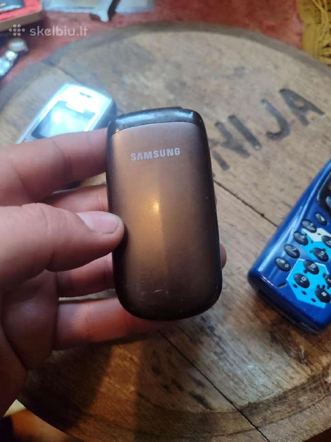 Seni mygtukiniai telefonai - nuotraukos Nr. 7