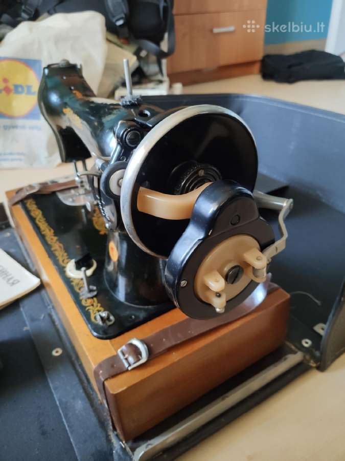 Tarybinė mechaninė siuvimo mašina Pmz - nuotraukos Nr. 2
