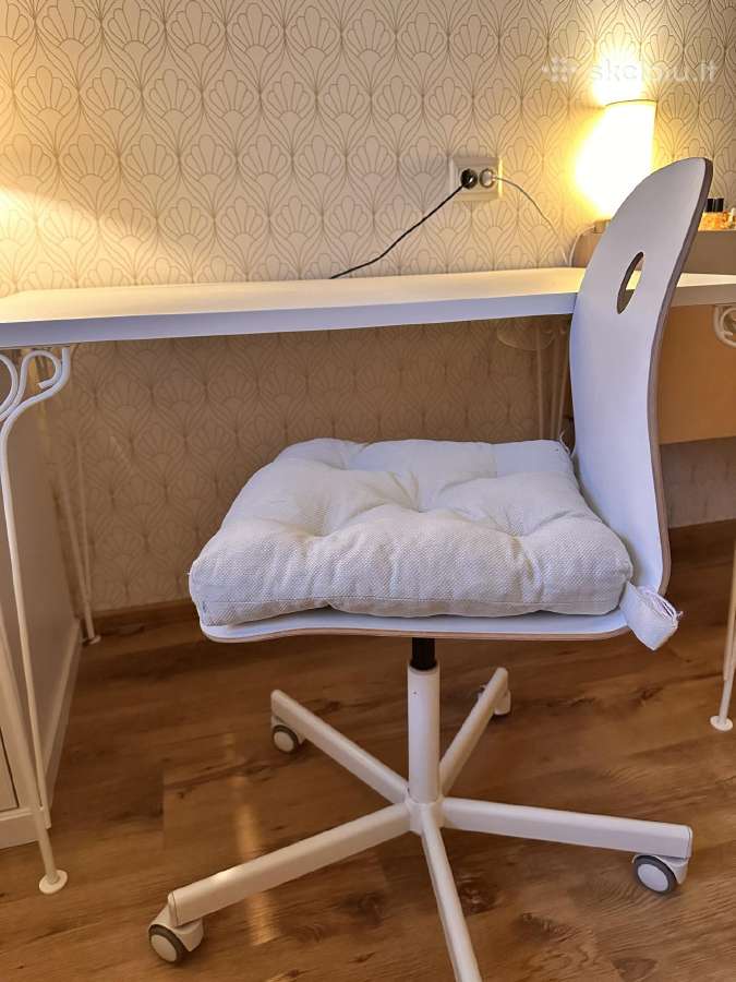 Rašomasis baltas stalas su stalčiais ir kėde - nuotraukos Nr. 4