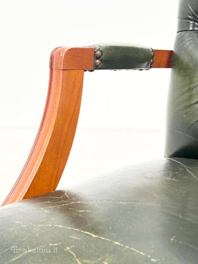 Chesterfield riešutmedžio krėslas - nuotraukos Nr. 7