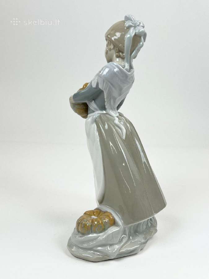 Nao by Lladro mergaitės su moliūgais statula - nuotraukos Nr. 7