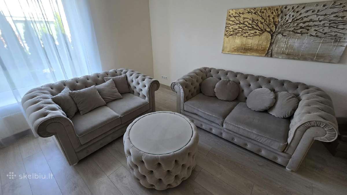 Chesterfield stiliaus sofų komplektas su staliuku - nuotraukos Nr. 8