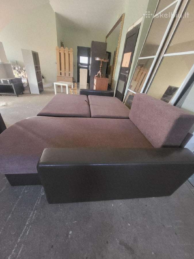 Puikios bukles kampas ir staliukas - nuotraukos Nr. 4