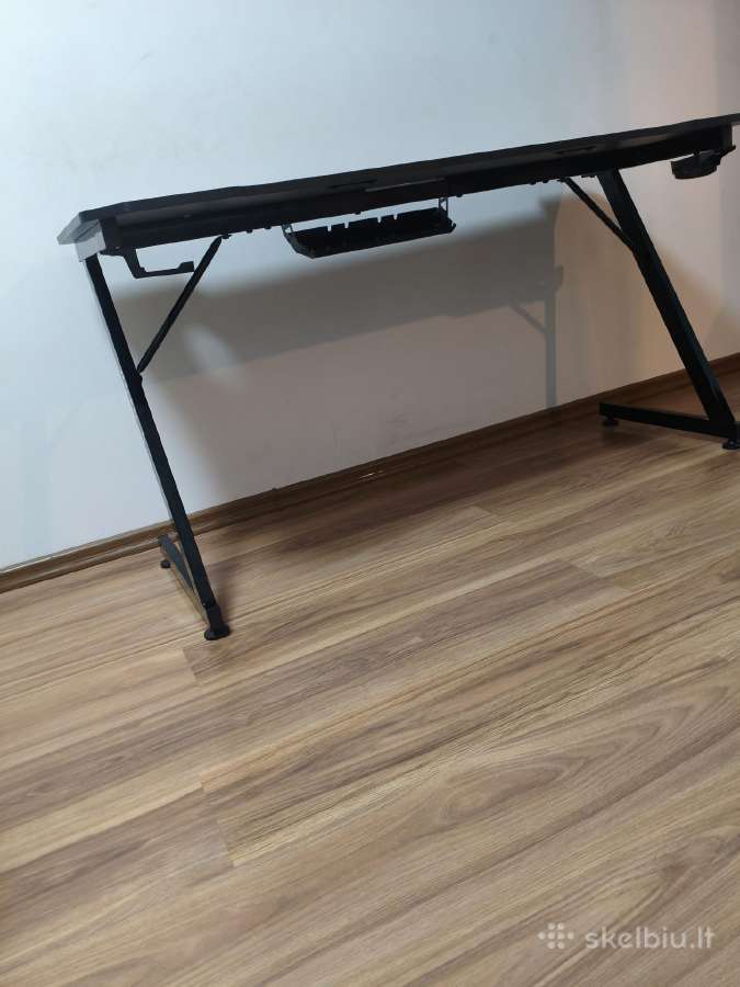 Juodas žaidimų / kompiuterio stalas (Gaming Desk) - nuotraukos Nr. 3