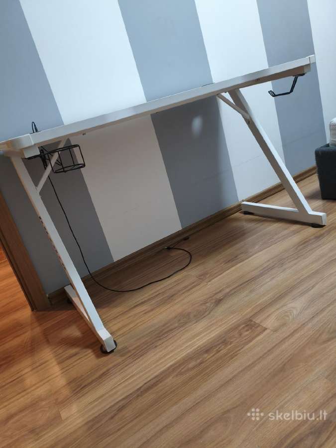 Baltas žaidimų / kompiuterio stalas (Gaming Desk) - nuotraukos Nr. 3