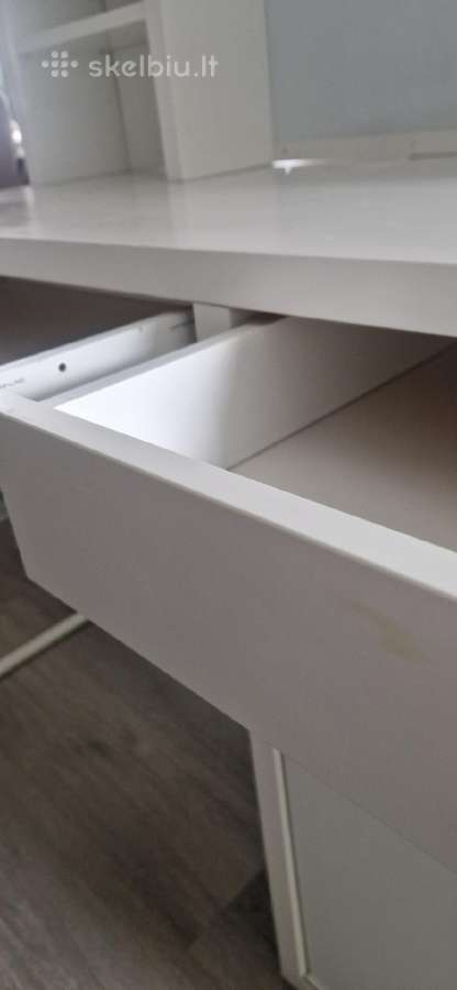 Atiduodu Ikea Micke rašomąjį stalą - nuotraukos Nr. 4