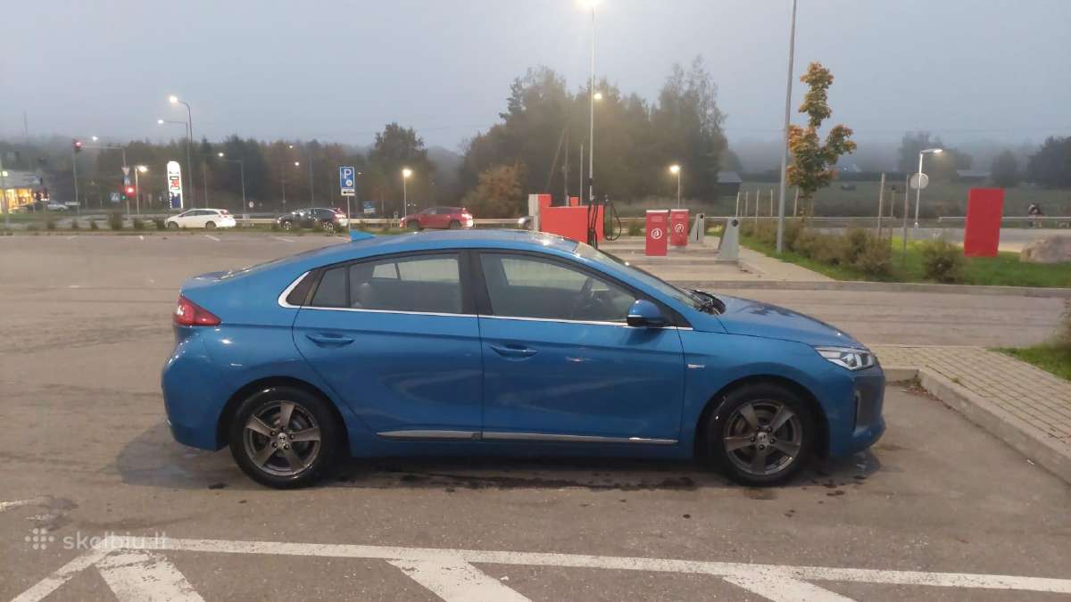 Puikios būklės įkraunamas hibridas Hyundai - nuotraukos Nr. 4