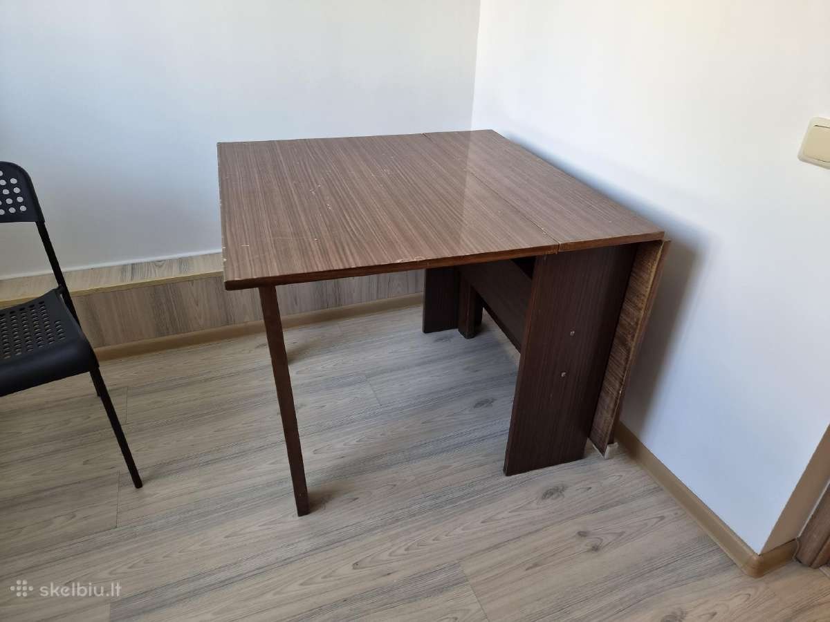 Stalas knyga Dovanoju - nuotraukos Nr. 2