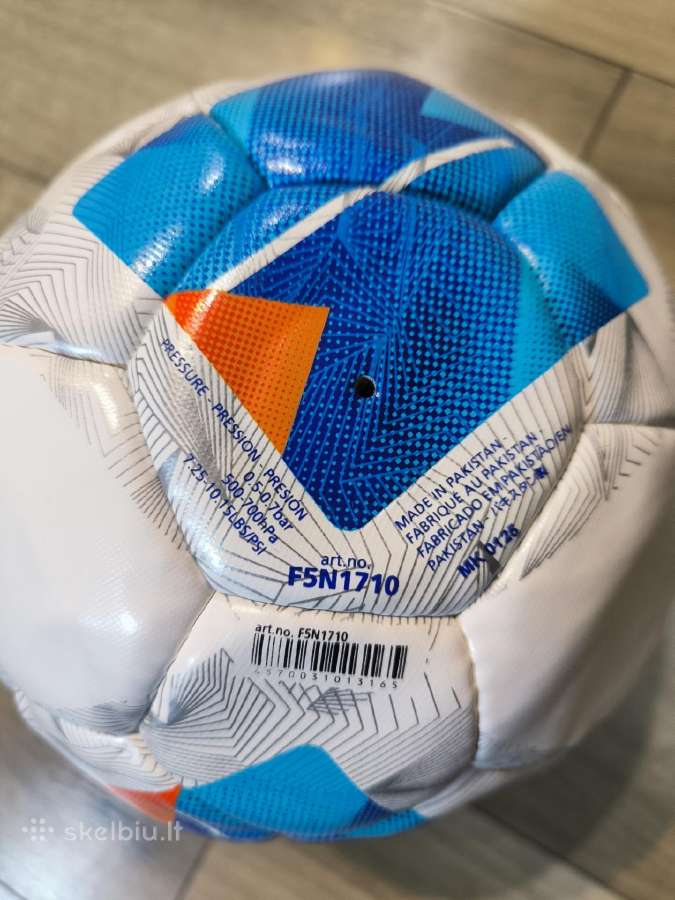 Naujas futbolo kamuolys - nuotraukos Nr. 3