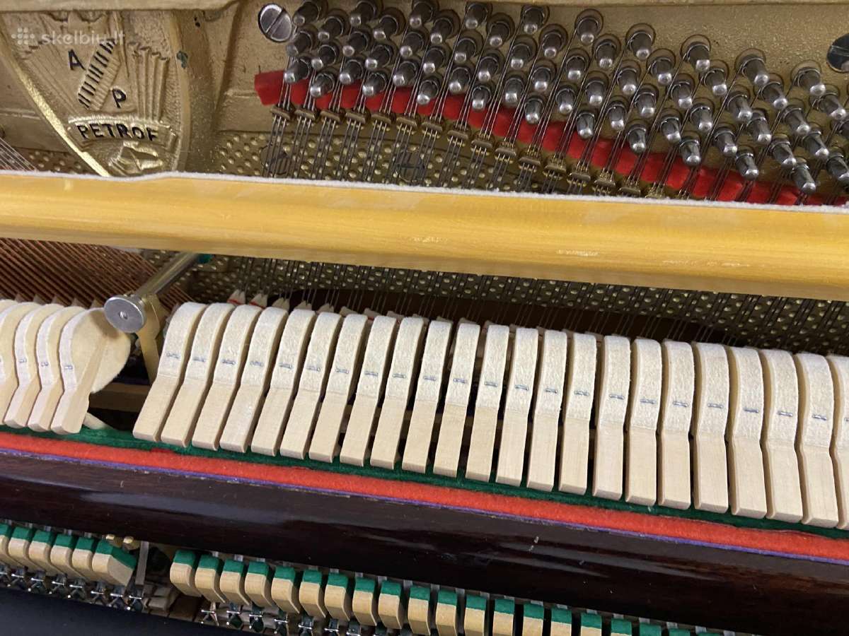 Parduodamas juodas pianinas Petrof mod. 102 Čekija - nuotraukos Nr. 7