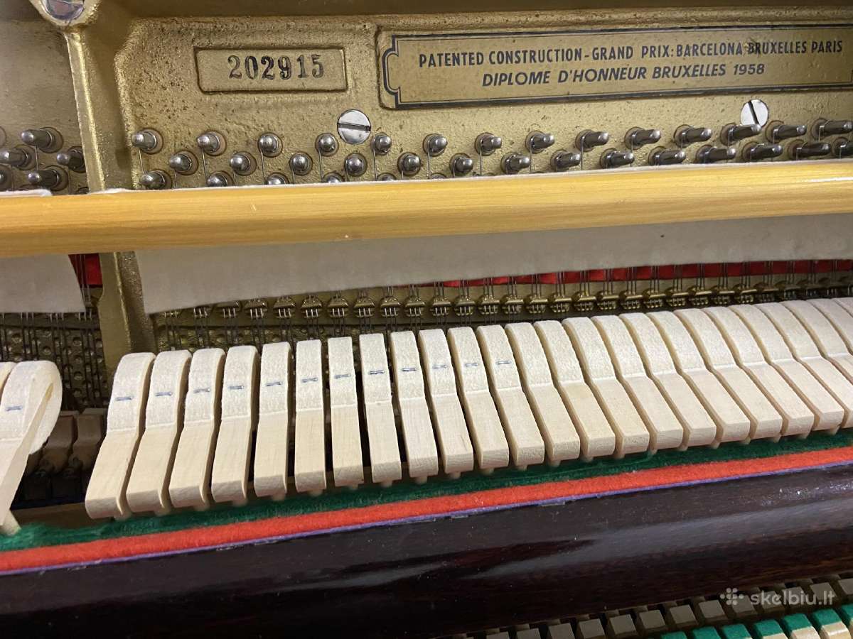 Parduodamas juodas pianinas Petrof mod. 102 Čekija - nuotraukos Nr. 11