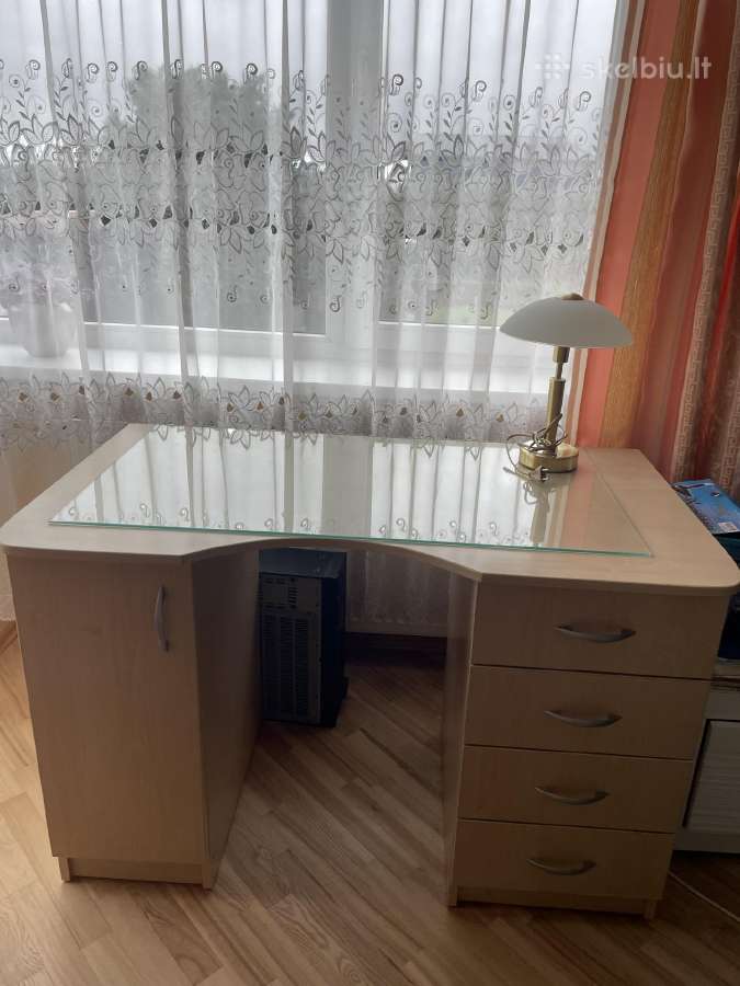 Rašomas stalas - nuotraukos Nr. 3
