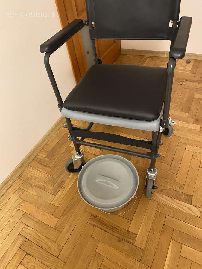 Neįgaliojo tualeto kede su ratukais - nuotraukos Nr. 6