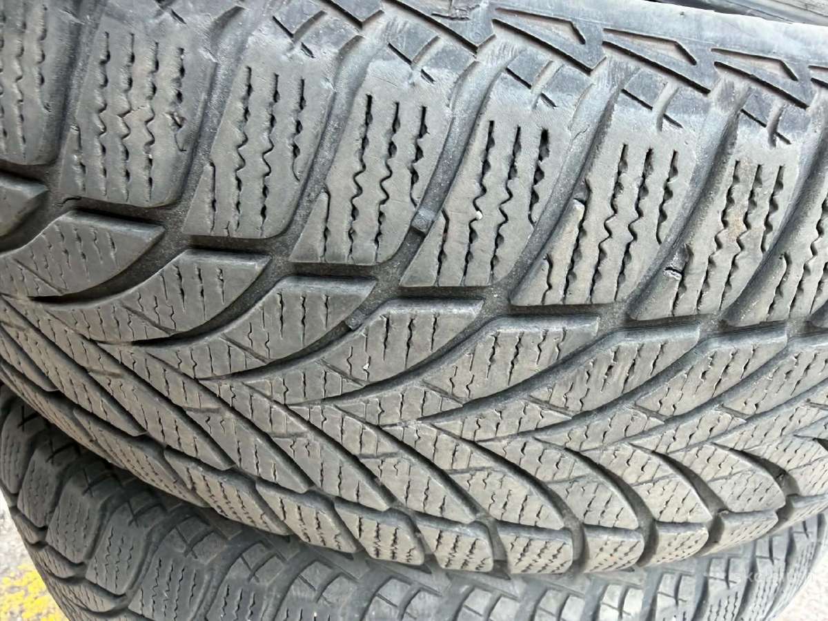 205/60/16 Goodyear Ultragrip žieminių padangų - nuotraukos Nr. 7