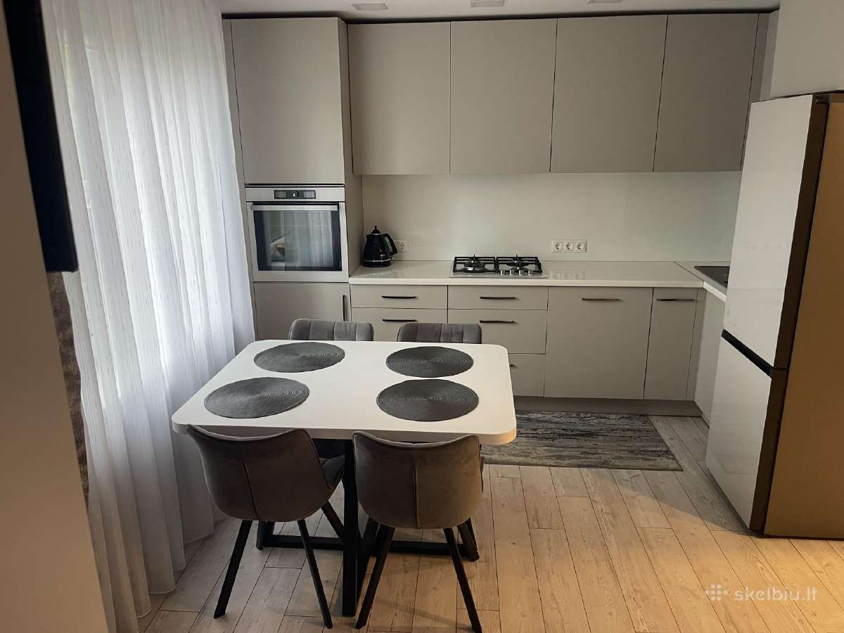 Pilnai renovuotas 4 kambarių butas - nuotraukos Nr. 5