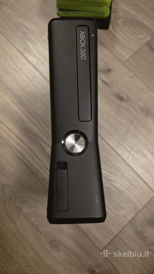 Xbox 360 ir du pulteliai - nuotraukos Nr. 2