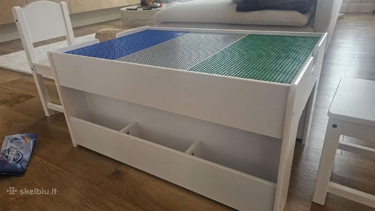 Parduodamas Lego staliukas ir 2 Ikea kėdutės - nuotraukos Nr. 2