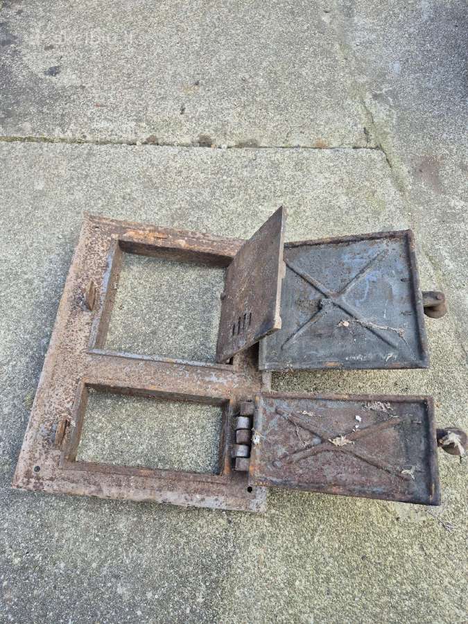 Senovinės metalinės krosnies durelės - nuotraukos Nr. 4