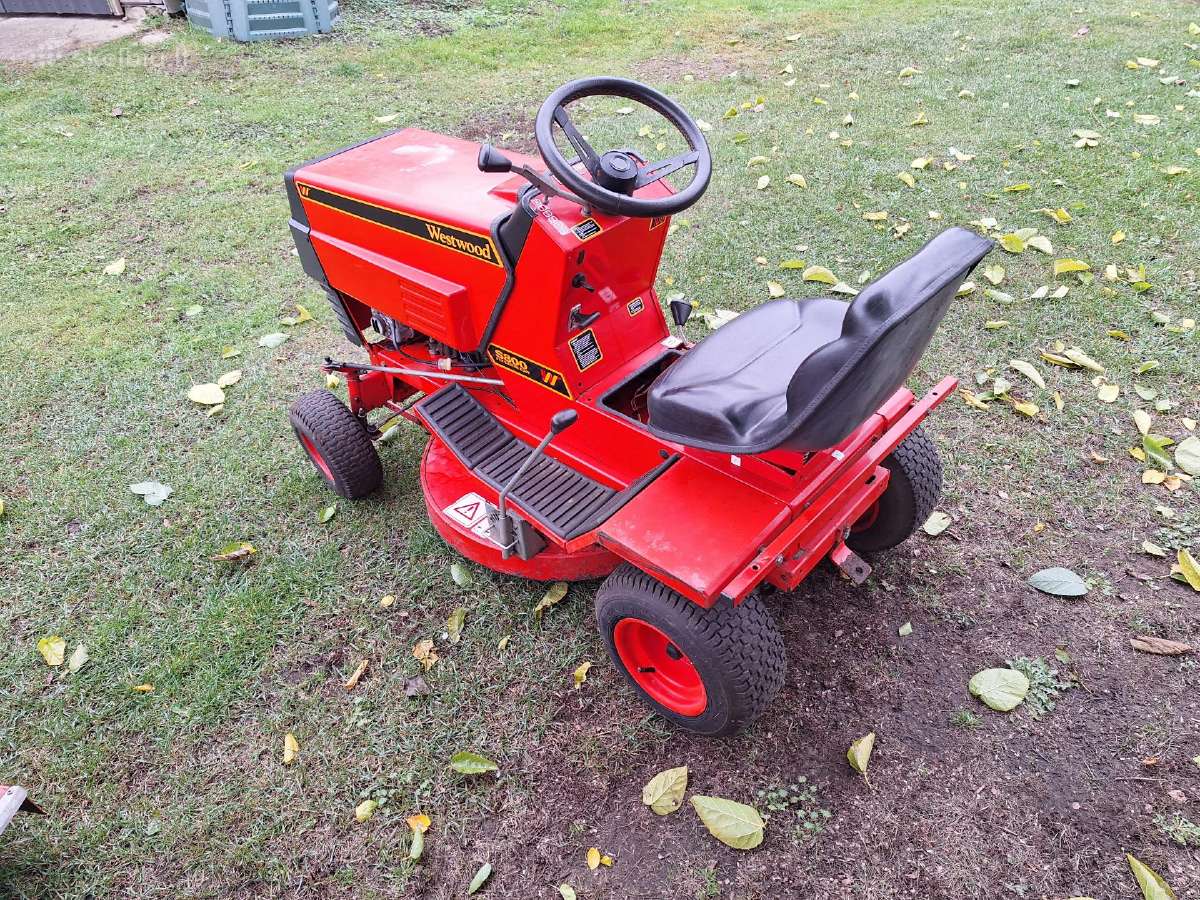 Sodo traktoriukaiwestwood S1100 11hp ir S800 8hp - nuotraukos Nr. 8
