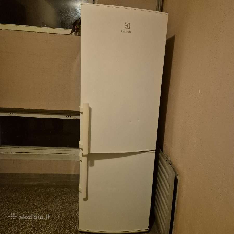 Skubiai. Atiduodu virtuvės baldų komplektą - nuotraukos Nr. 2