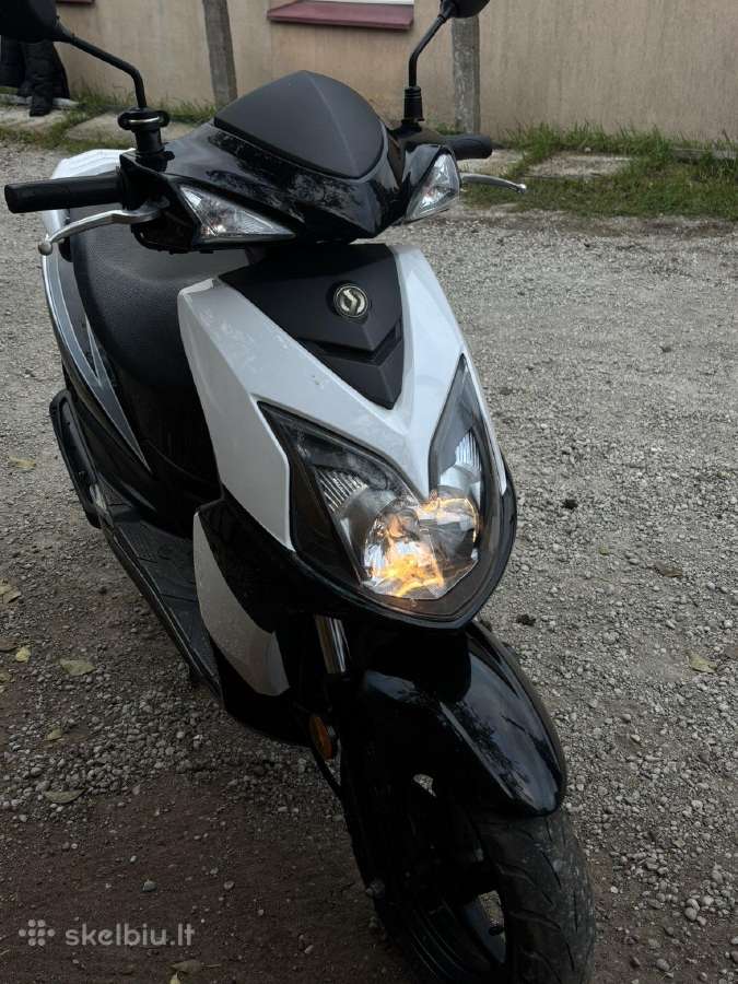 Motoroleris Sym 50cc - nuotraukos Nr. 4