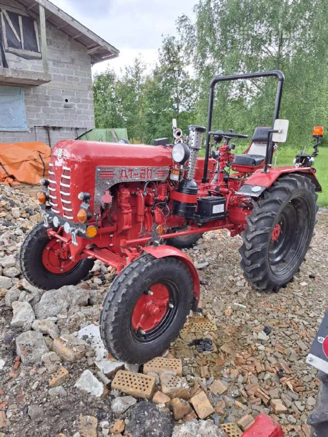 DT-20 traktorius ir kt. žemės ūkio technika - nuotraukos Nr. 4