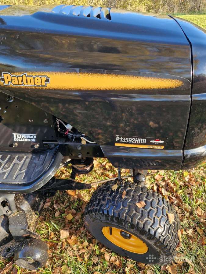 Sodo traktoriukas partner ( husqvarna, jonsered ) - nuotraukos Nr. 3