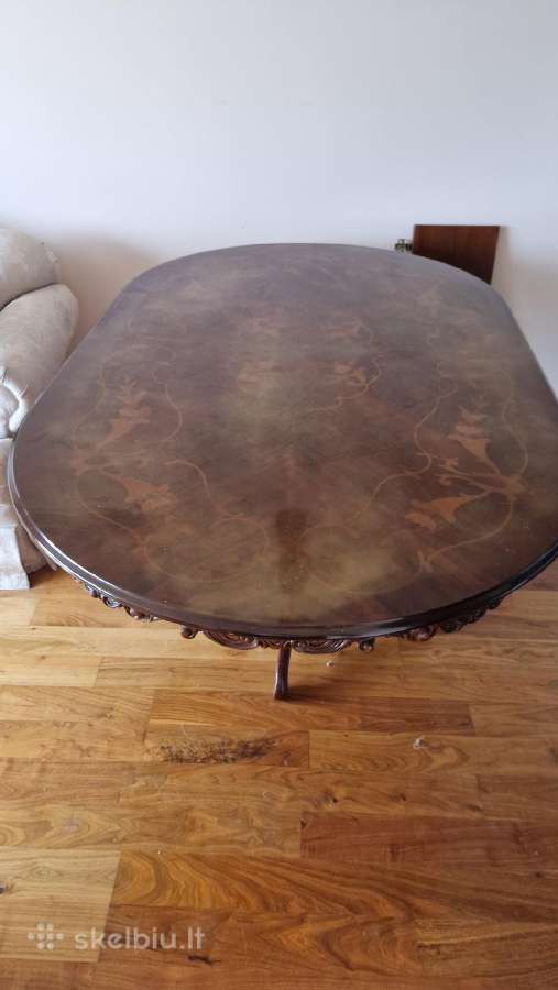 Parduodamas klasikinis medinis stalas su 4 kėdėmis - nuotraukos Nr. 2
