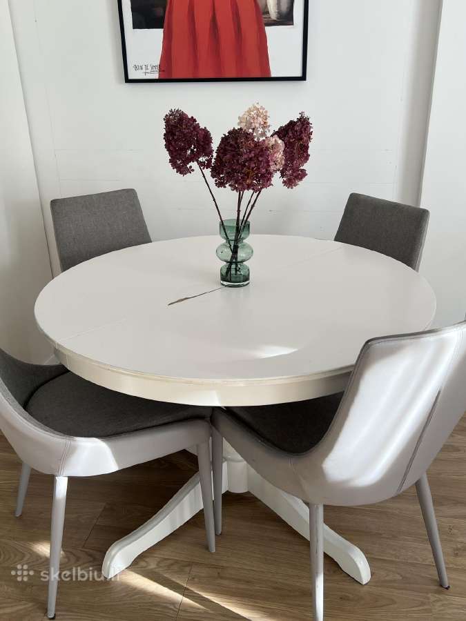 Parduodamas Ikea išskleidžiamas stalas su 4 kėdėmi - nuotraukos Nr. 2