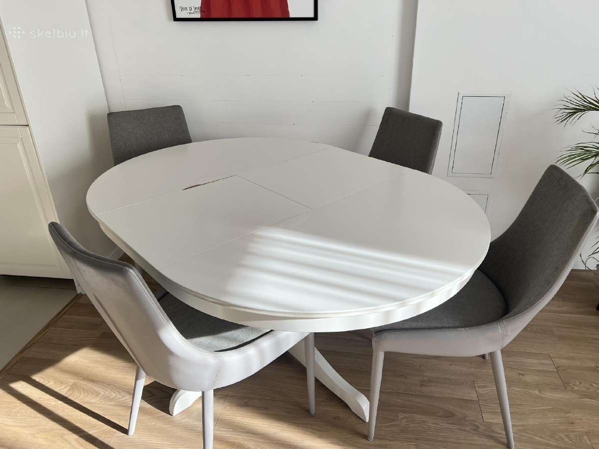 Parduodamas Ikea išskleidžiamas stalas su 4 kėdėmi - nuotraukos Nr. 3