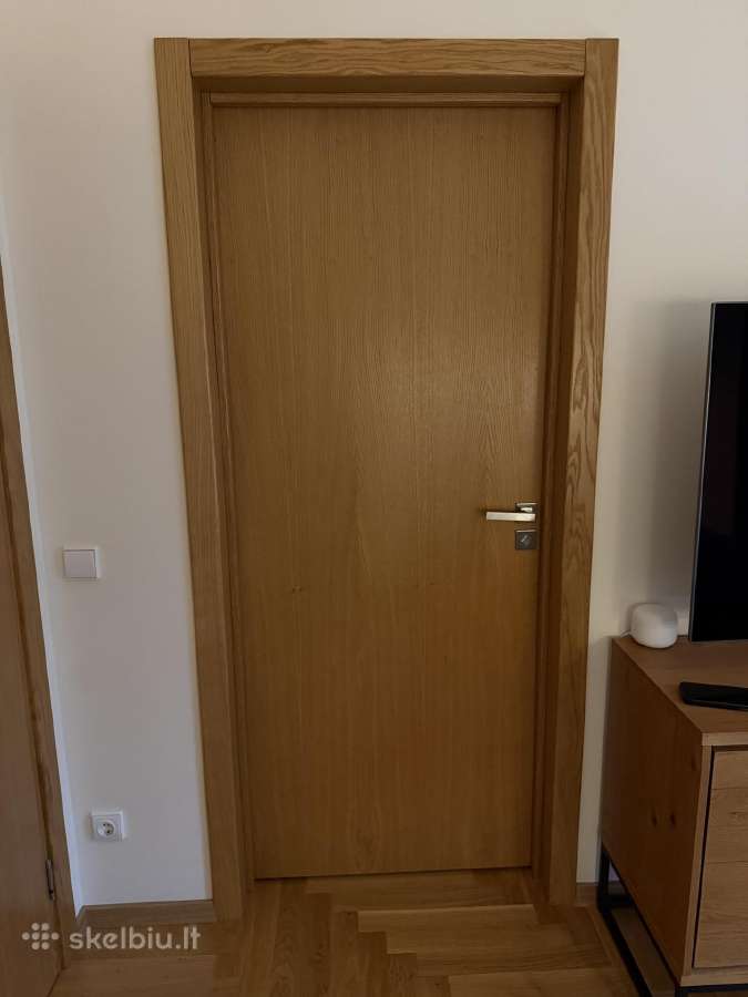 Parduodamos medžio spalvos vidaus durys su stakta - nuotraukos Nr. 2