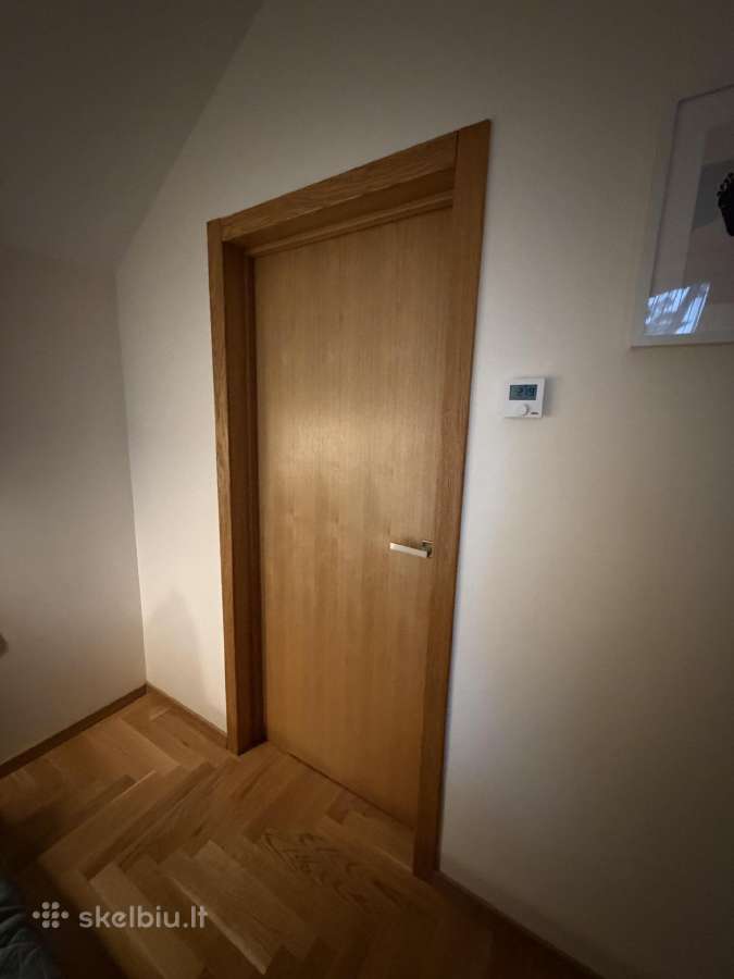 Parduodamos medžio spalvos vidaus durys su stakta - nuotraukos Nr. 3