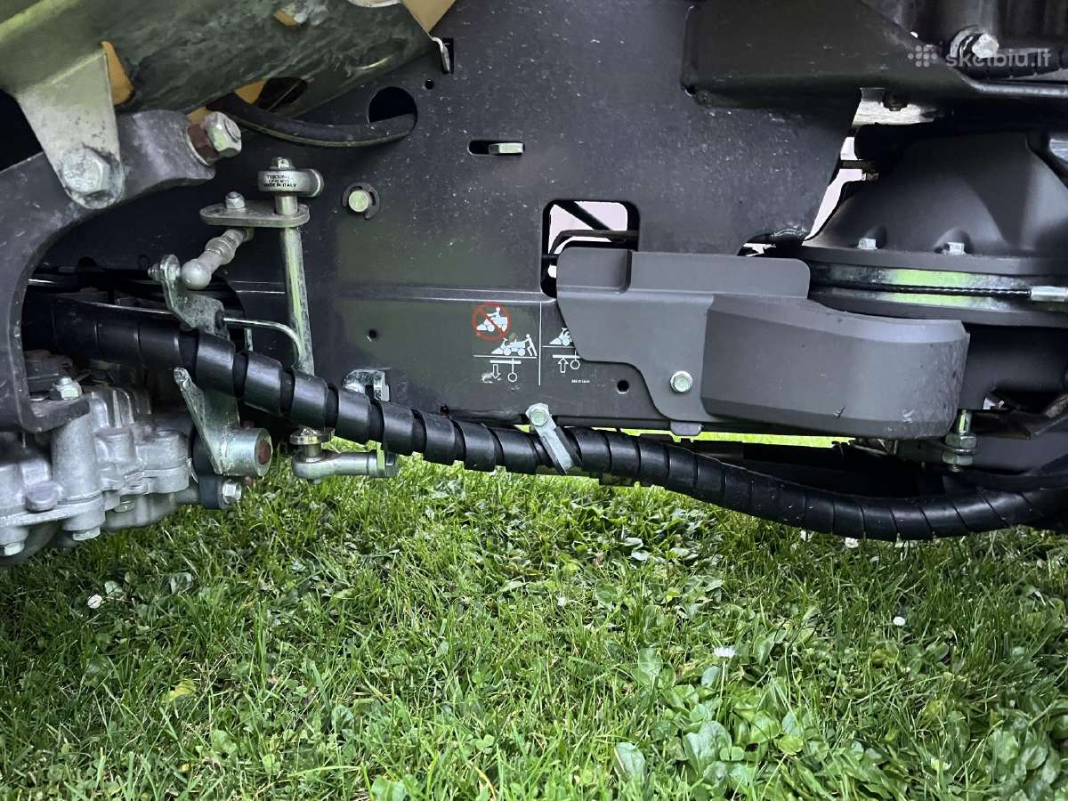 Husqvarna R216 Awd sodo traktoriukas žolepjovė - nuotraukos Nr. 5