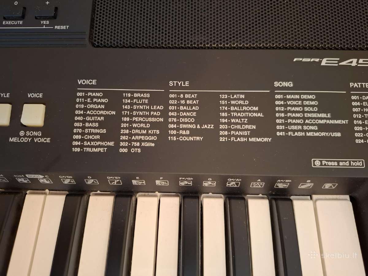 Naujas Yamaha Psr E453 iš ekspozicijos ir stovas - nuotraukos Nr. 2
