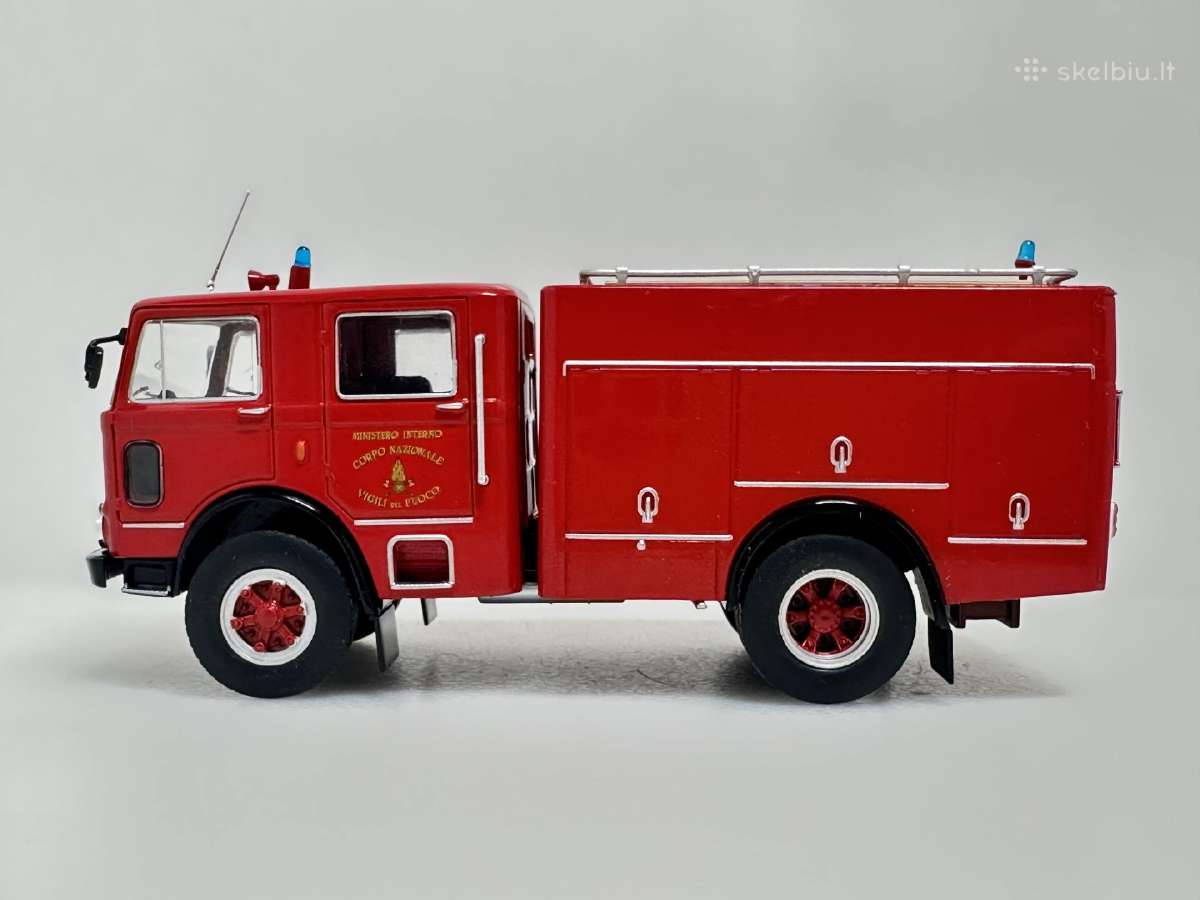 Om Fiat 150 1968 gaisrinė raudona 1:43 IXO Alta - nuotraukos Nr. 3