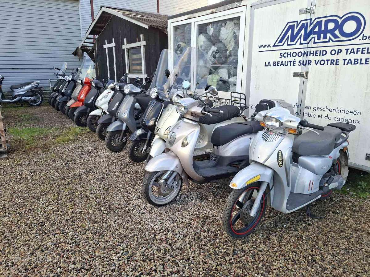 Motoroleriai - nuotraukos Nr. 2